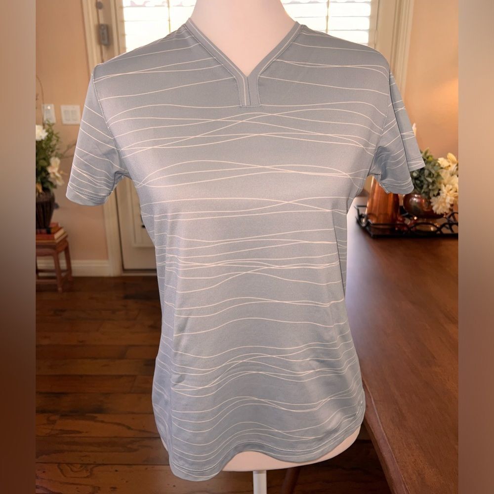 Nike Golf Women Performance Shirt Top M Ice Blue V Neck white Stripes Classic